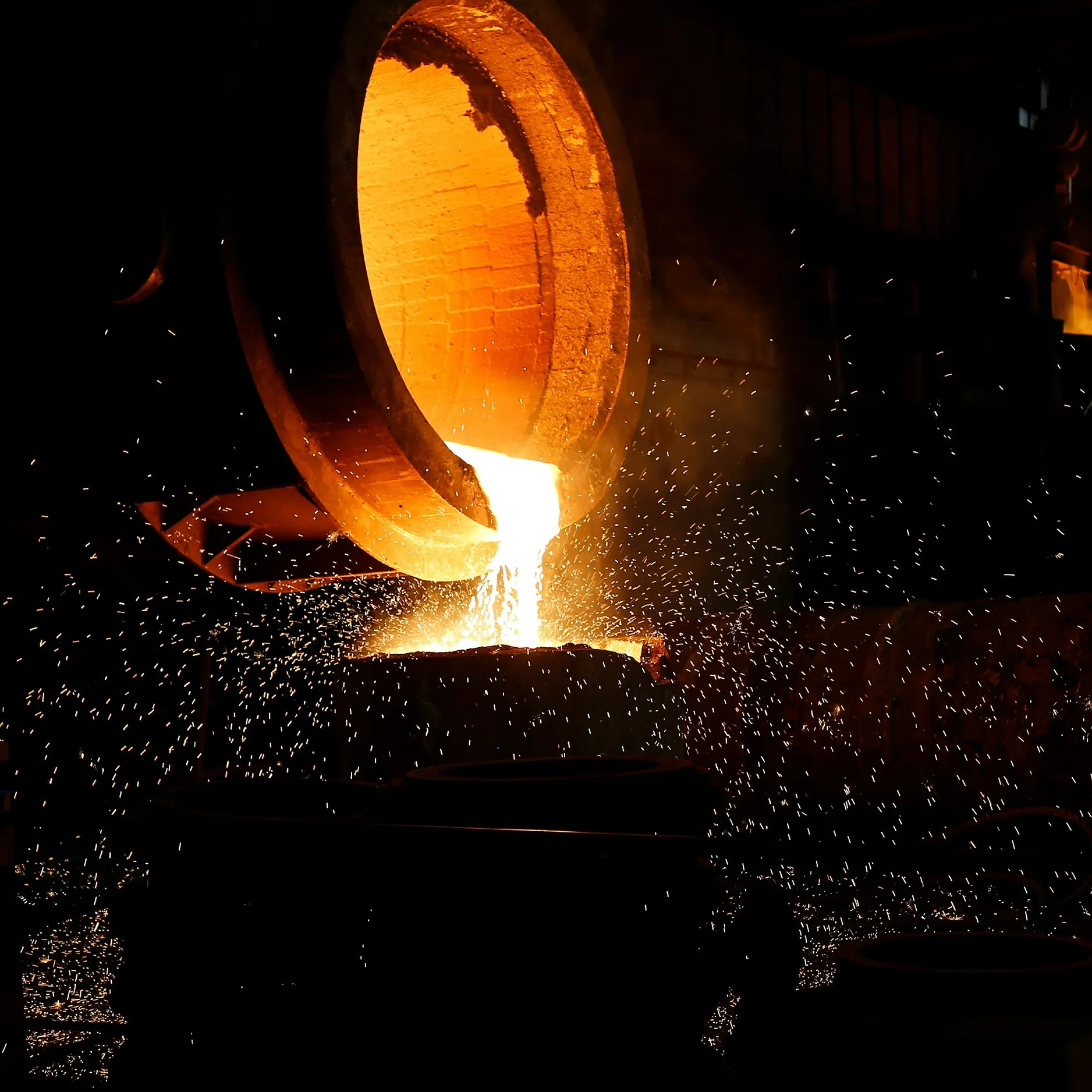 Potadan dökülen ergimiş metal