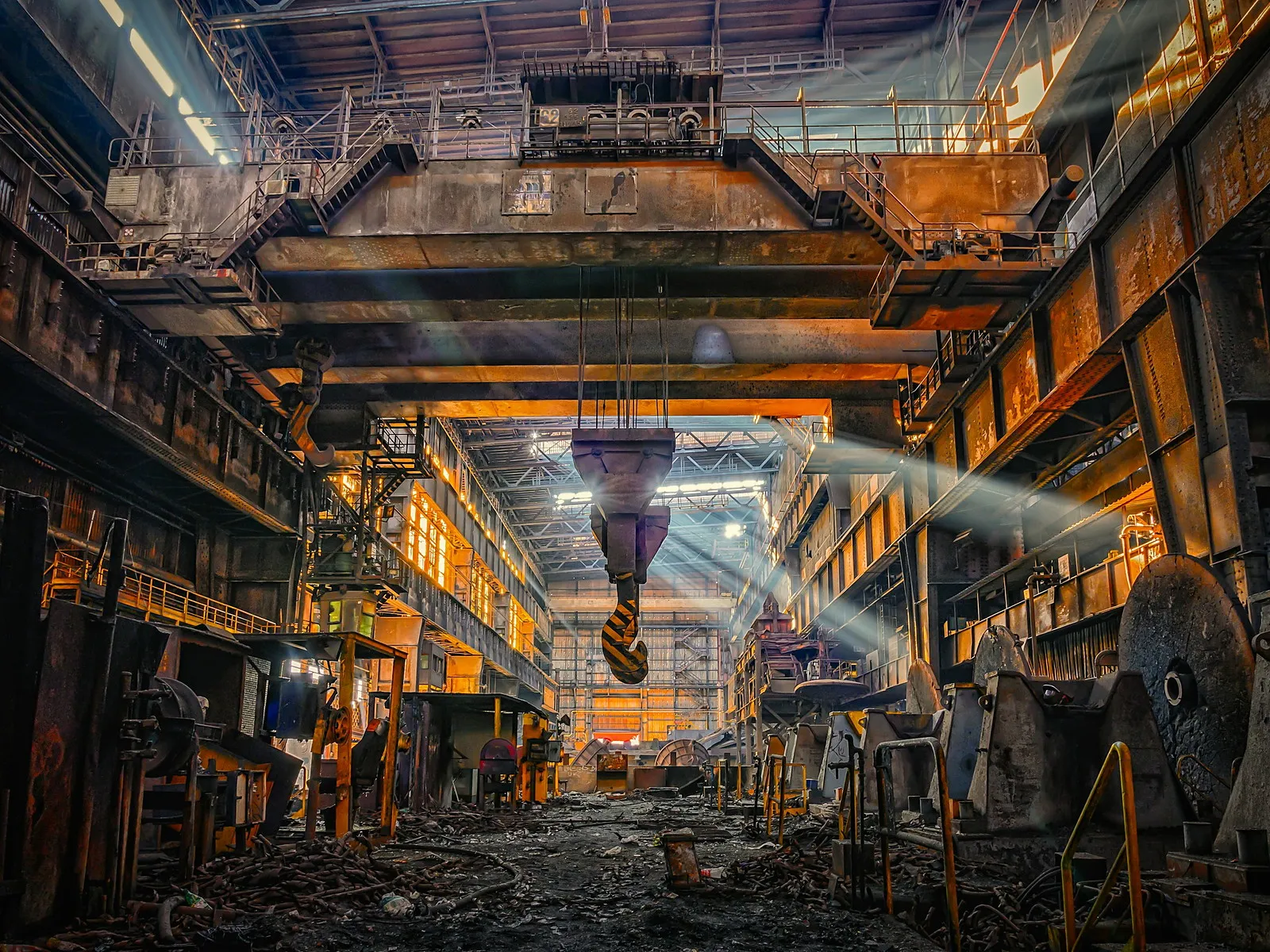 Ağır sanayi üretim holü ve tavan vinci