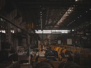 Fabrika içinde rulo sac hattı ve üretim salonu